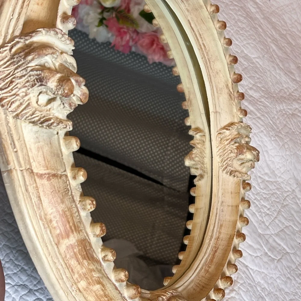 Hamilton collection round lion head “ carved “ mirror plastic decorative 19 inch